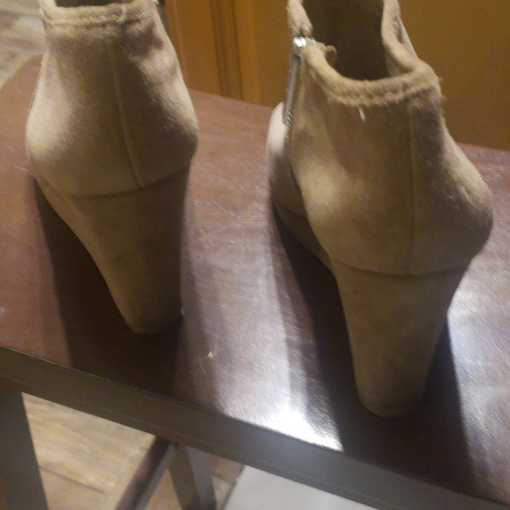 Shoes - Picture 2 of 5